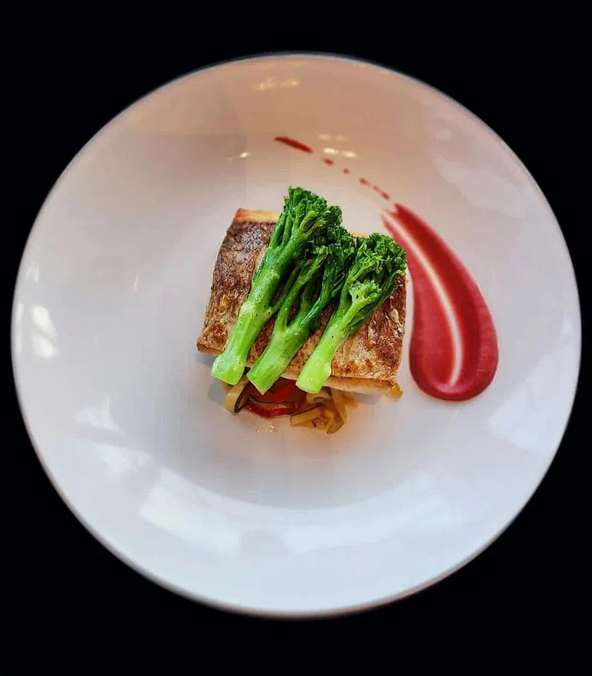 香煎鲷鱼。（餐馆提供）