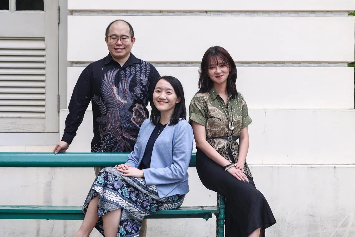 黄建咏（左起）、李紫心、蔡炘玲在东南亚的亲身经历，让他们认识到新加坡人的机会就在身边。（白艳琳摄）