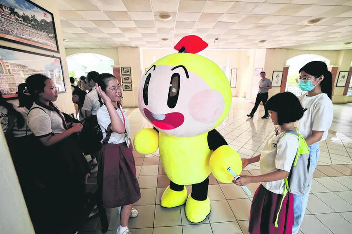 大拇指到场为同学们加油打气！