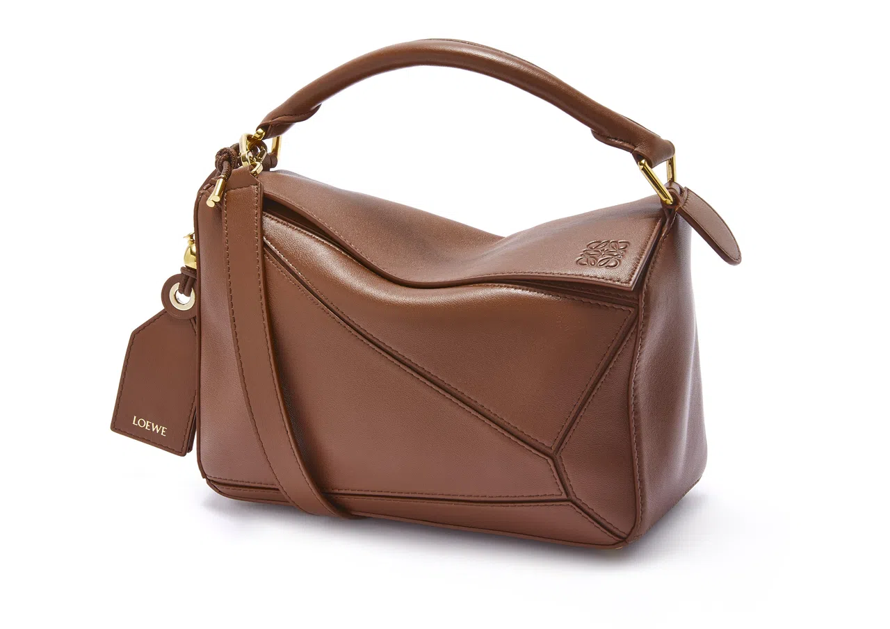 Loewe的Puzzle包2025年推出最轻盈版本。（品牌提供）