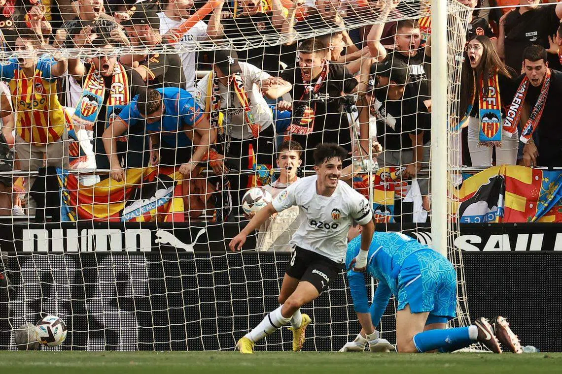 巴伦西亚前锋洛佩兹攻入全场比赛唯一进球。（法新社）