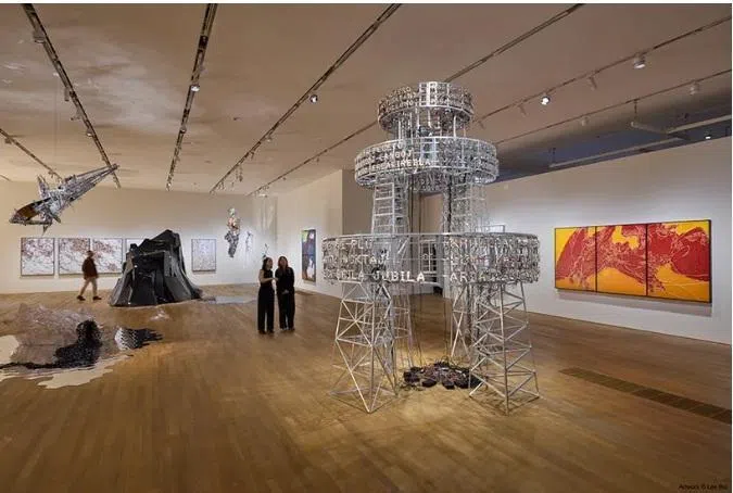 M+“李昢：一九九八年至今的创作”展览（展至8月9日），展出逾200件作品。（M+提供）