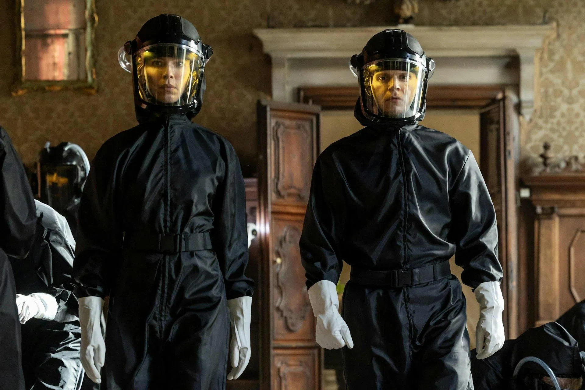 欧美各地接连发生诡异的人体自爆命案，奉命调查的FBI探员伊凡彼得斯（右）和丽贝卡豪尔身陷险境。（互联网）