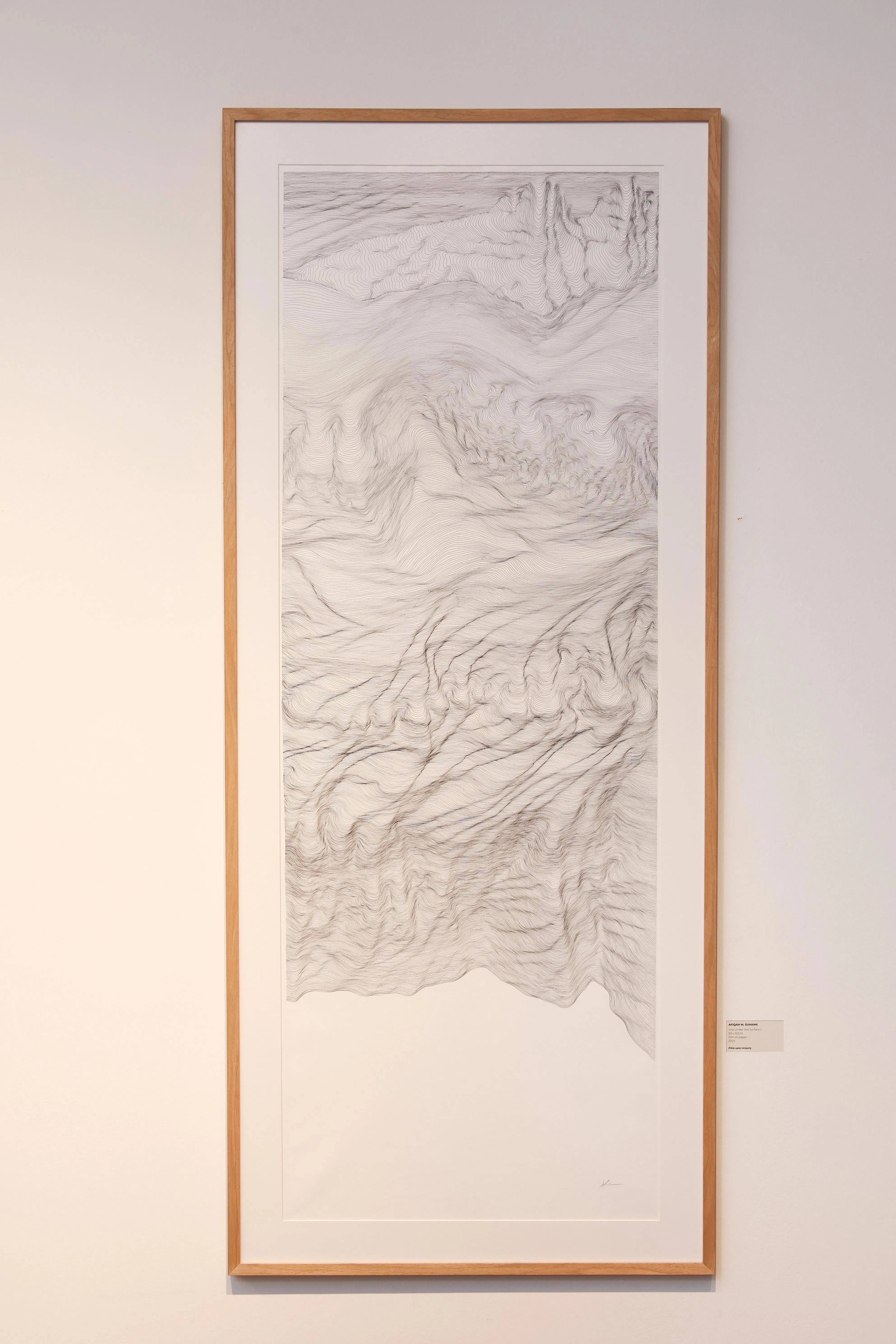 阿菲卡·苏海米以纸本细尖笔，描绘新西兰旅行中所见的瀑布纹理。（大华银行提供）