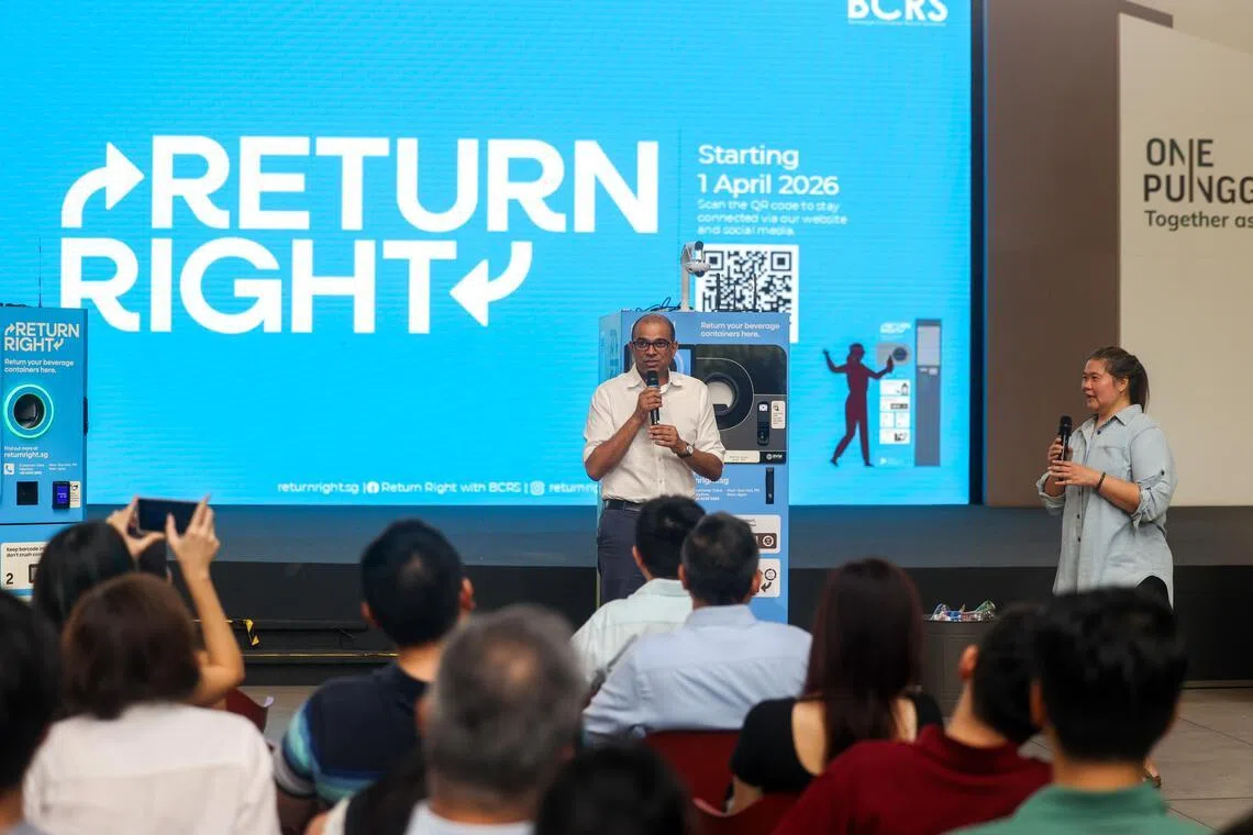 教育部兼永续发展与环境部高级政务部长普杰立医生（左）星期三，在榜鹅综合社区中心（One Punggol）与BCRS总裁叶明翠进行对话。（吴先邦摄）