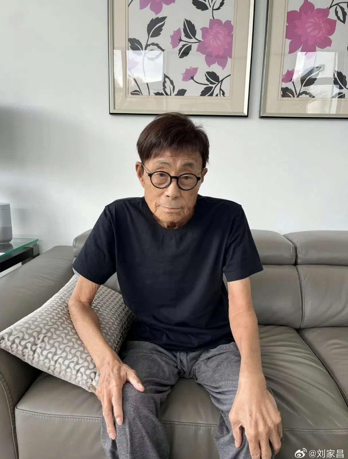 刘家昌今年7月最后一次出现在社媒，已明显消瘦。（取自刘家昌微博）