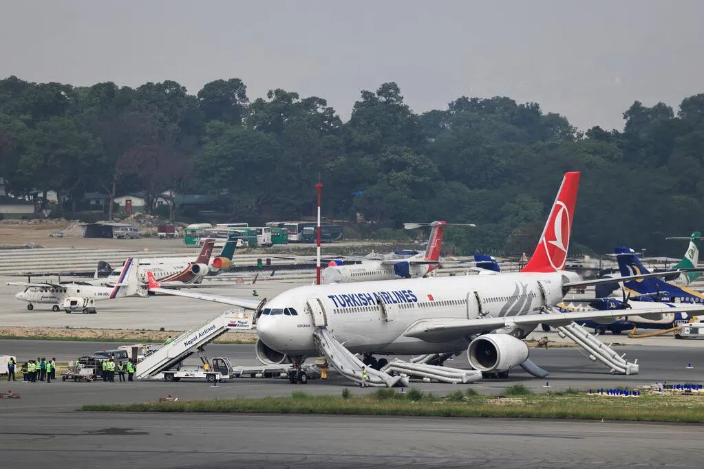 一架土耳其航空公司客机在尼泊尔首都加德满都降落时起火。