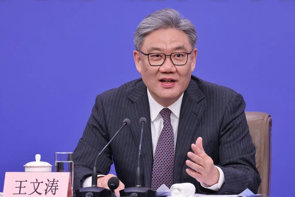 去年贸易顺差创纪录  王文涛：将稳出口同时扩进口