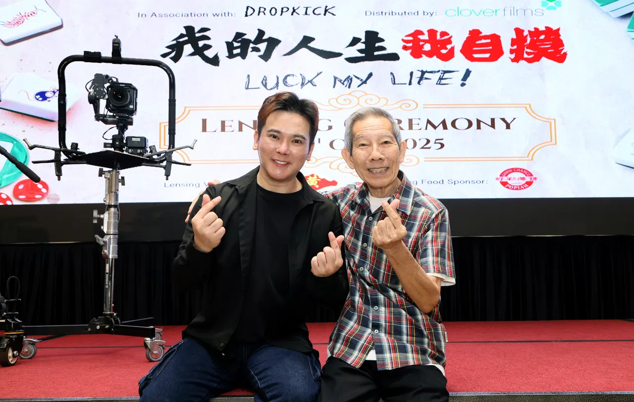 杨世彬（右）和沈炜竣分别饰演“蜈公”和“鸡哥”两个”麻将牌神”。（龙国雄摄）