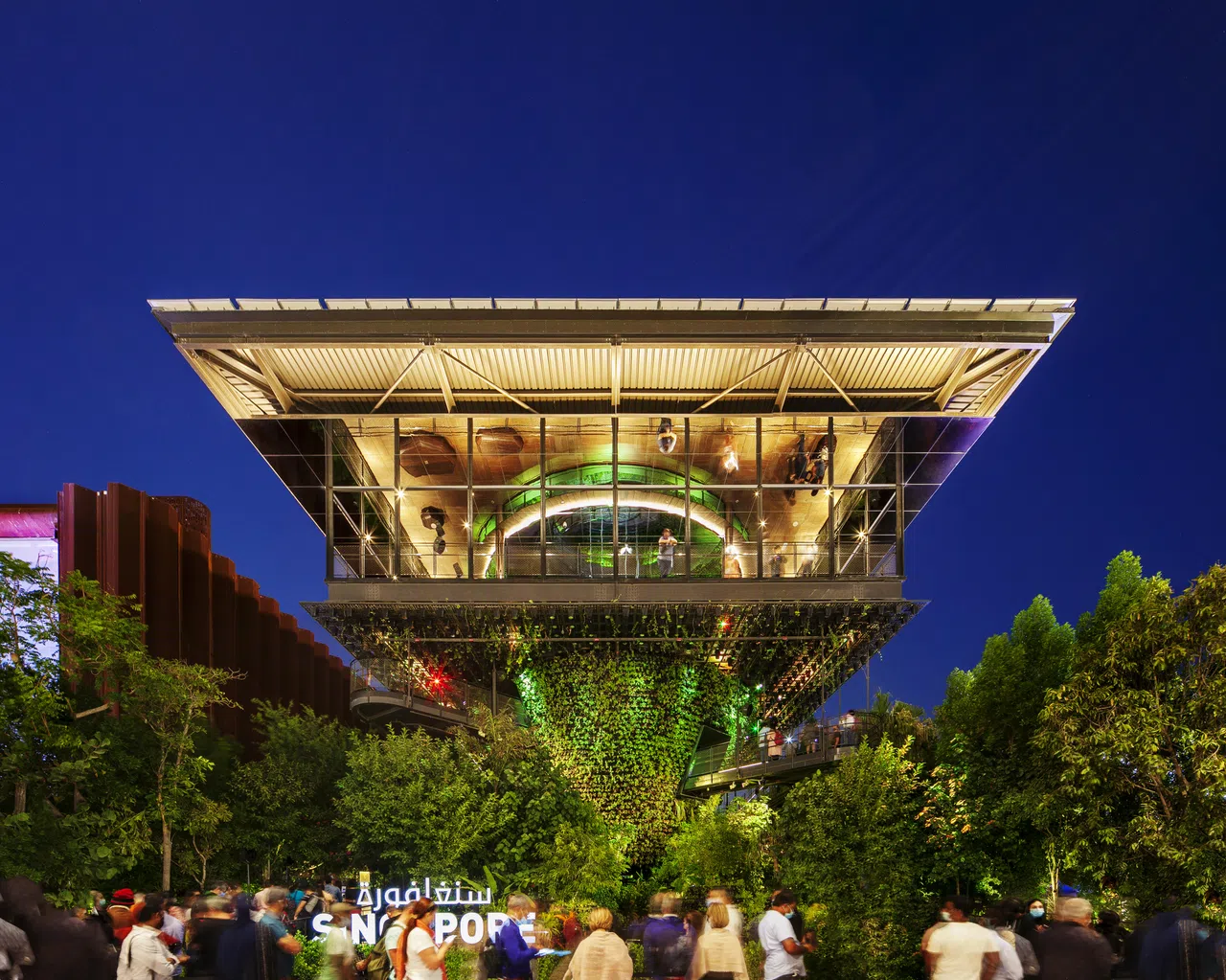 2020年迪拜世博会新加坡馆曾在2022年3月30日在迪拜世博会闭幕前一晚举行的“BIE日颁奖典礼”上，在“建筑与园景”项目的C组勇夺金奖。（总统设计奖提供）