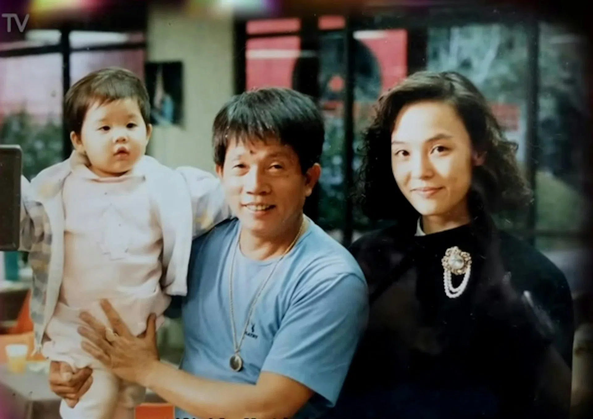 翁静晶（右）与刘家良育有一对女儿。（互联网）