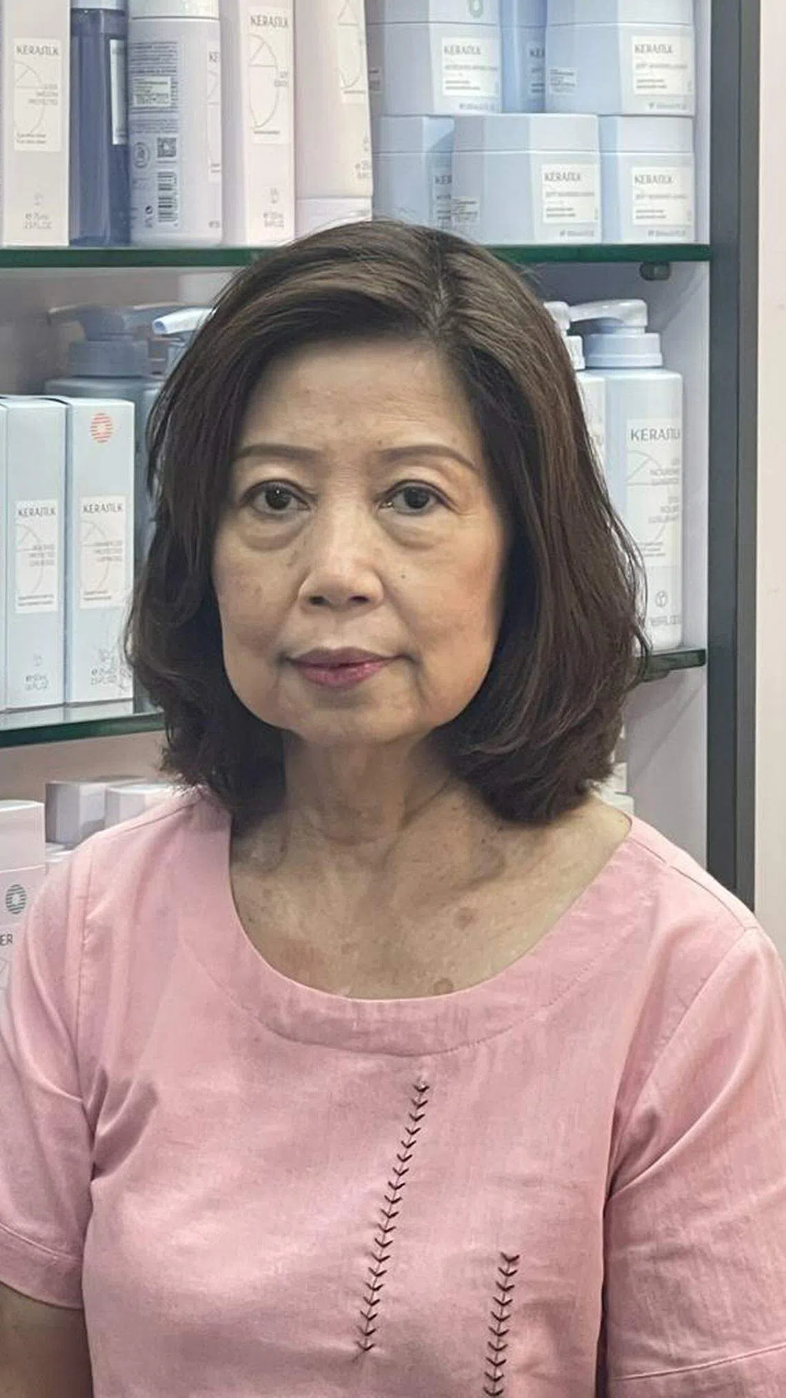 美发师陈宝珠认为染发后，一定要把头发头皮等清洗得非常干净，以避免刺激皮肤。（受访者提供）
