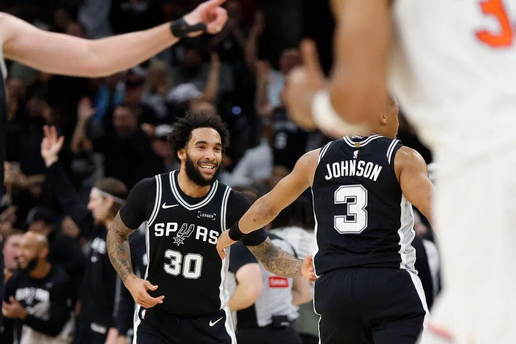 马刺为杯赛决赛失利复仇 NBA逆转击败尼克斯