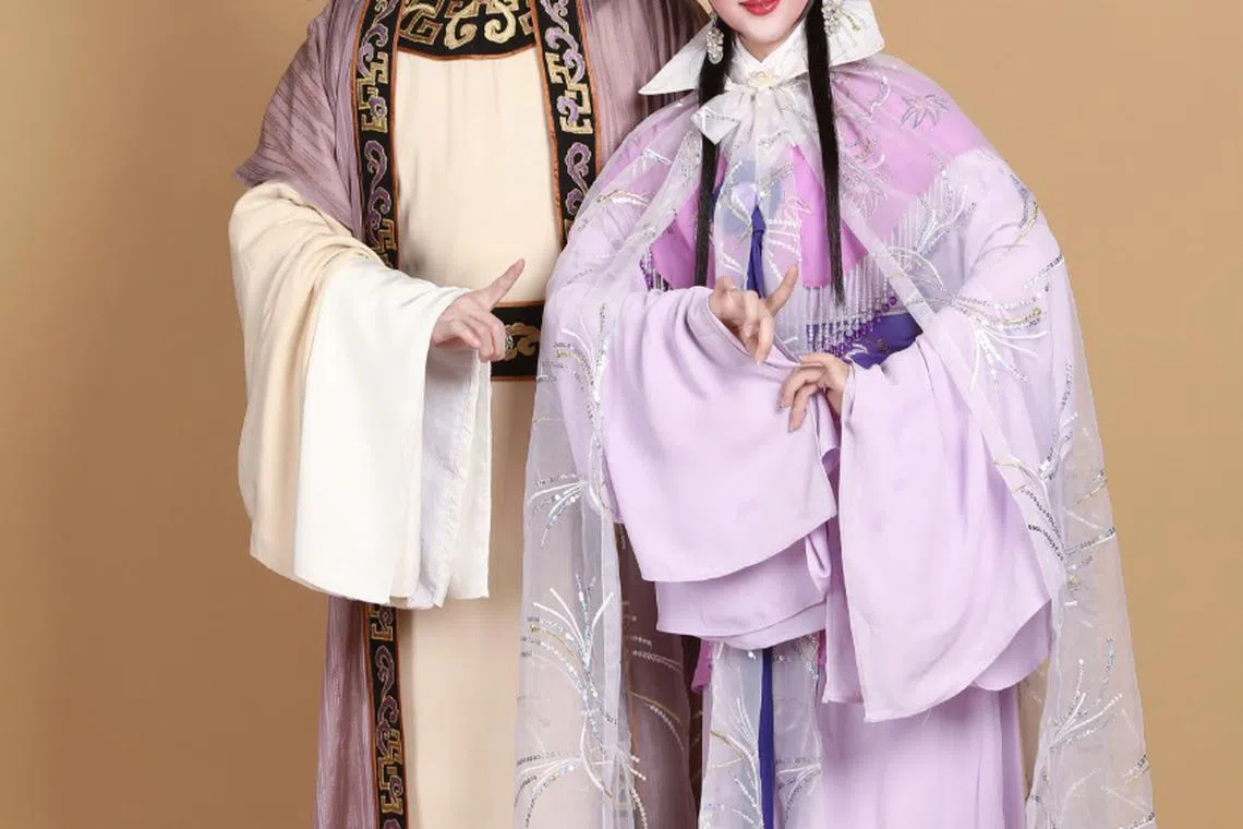 黄嘉裕（右）和洪林富两位中国演员，加盟此剧演出阵容。（广东艺术职业学院粤剧学院提供）