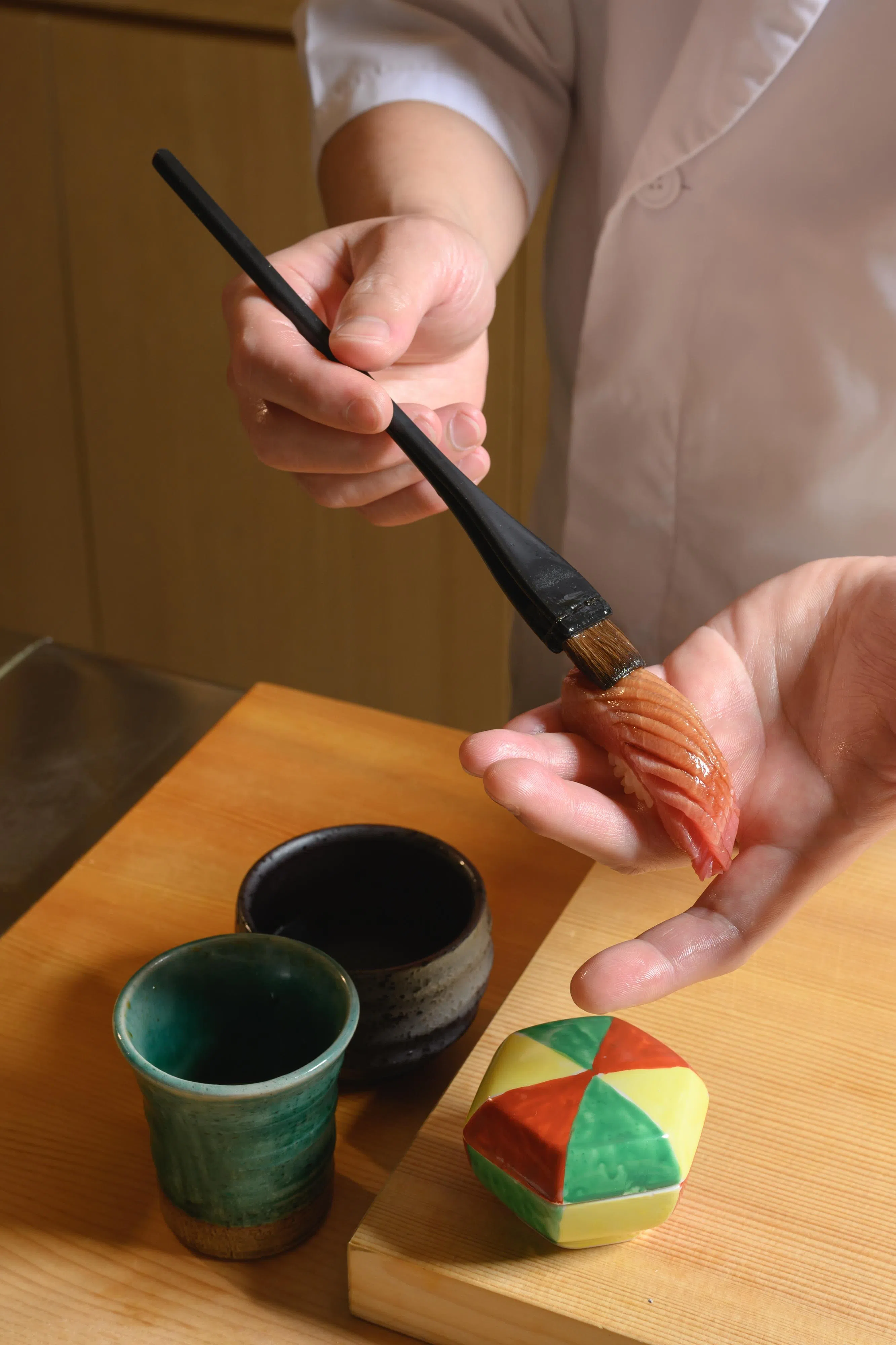 Sushi Kawasemi的寿司醋饭采用三种陈年老醋调和，包括：十年红醋、三年红醋与二年白醋，酸香深邃而圆润，搭配熟成鱼类，口味平衡得刚刚好。（餐馆提供）