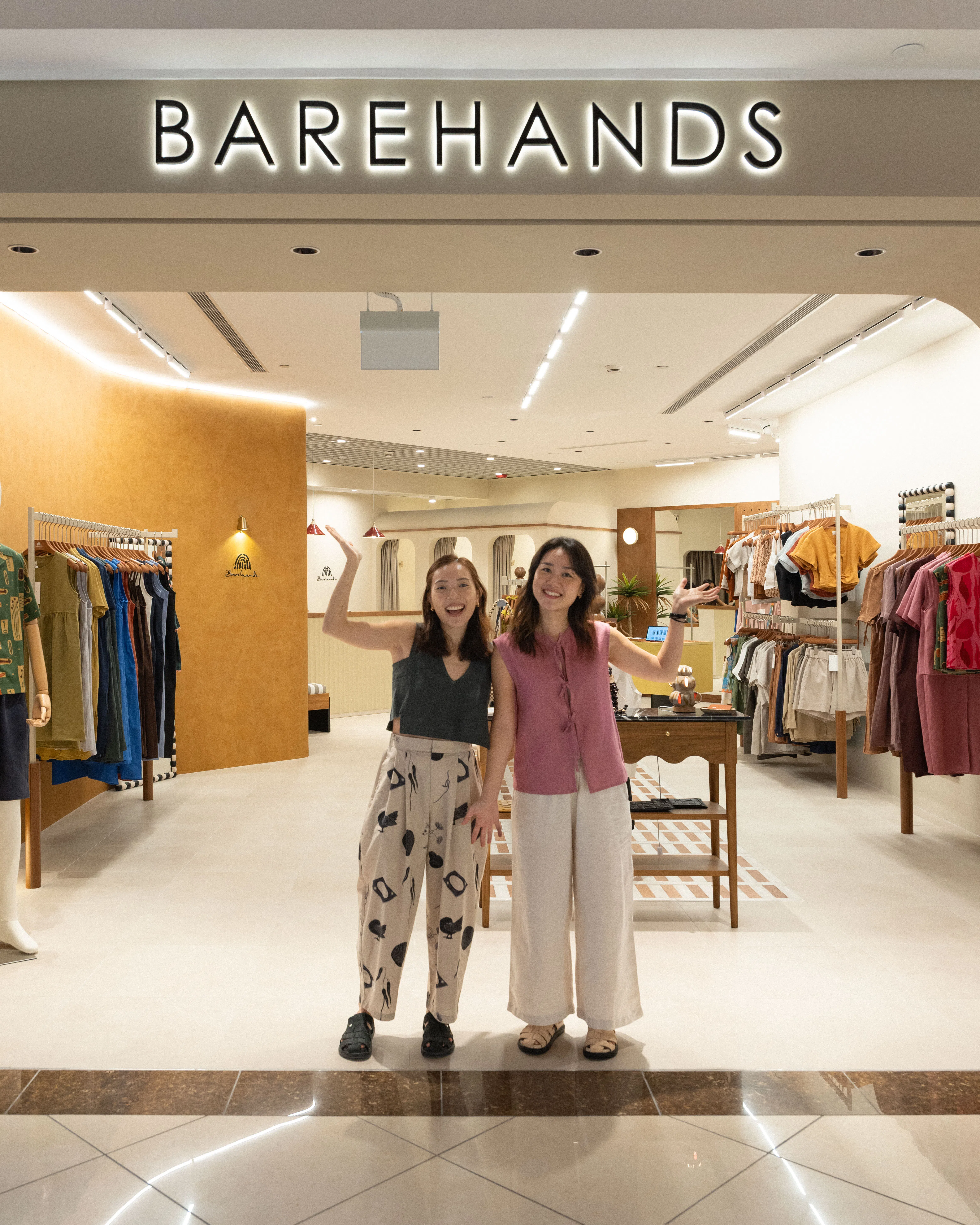 Barehands创办人赖巧凌（左）与吴惠娟，在高岛屋开设第二家门店。（品牌提供）