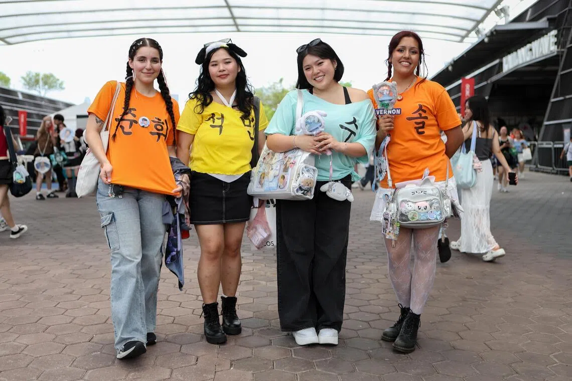 Yasmeen（左起）、Tess、Vanessa和Shaan虽然来自不同国家，却因为Seventeen成为好友。（特约摄影李姿仪）