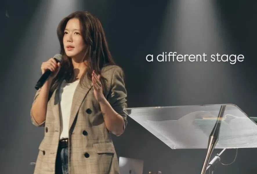 瑞恩到圣经学院上课，通过信仰克服心理问题，也重新找回对歌唱的热爱。（取自瑞恩IG）