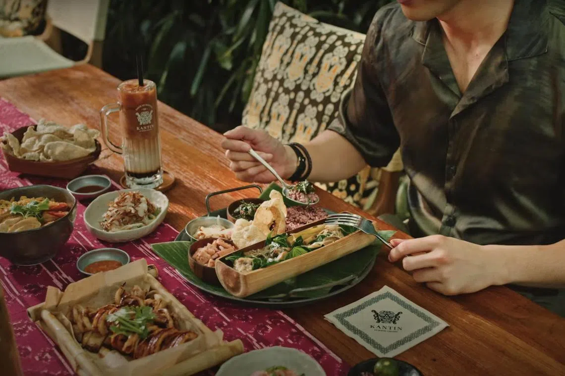 Kantin主打婆罗洲料理，包括代表性的竹筒鸡。（餐馆提供）