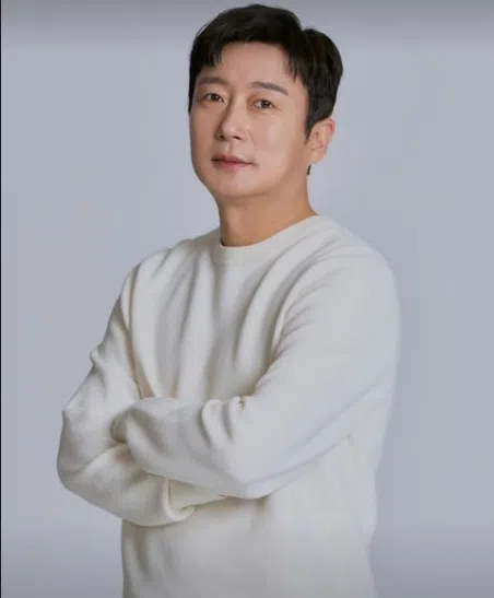 李陈镐不只向李寿根（图）借钱，还利用他的名字去借款。（取自Big Planet Made IG）