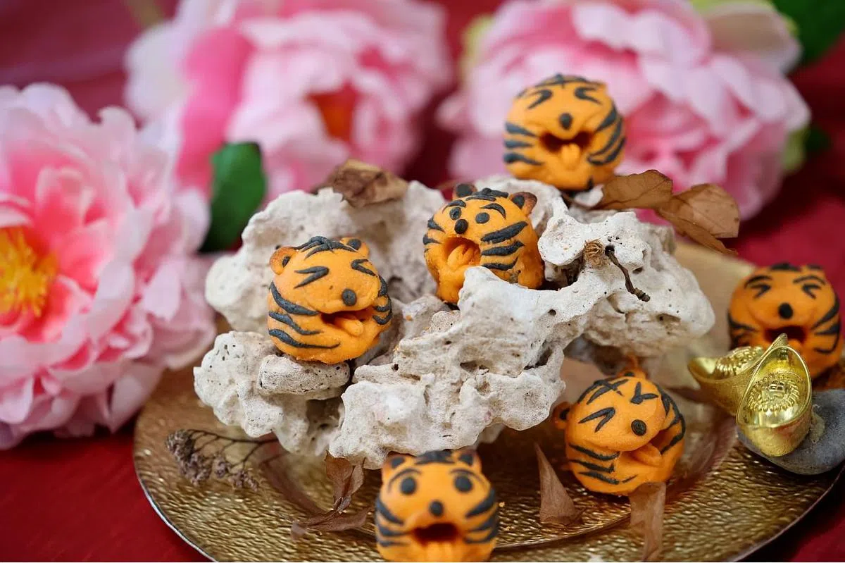 在叶师傅的巧手制作下，老虎以开怀大笑的形象示人。（梁麒麟摄）