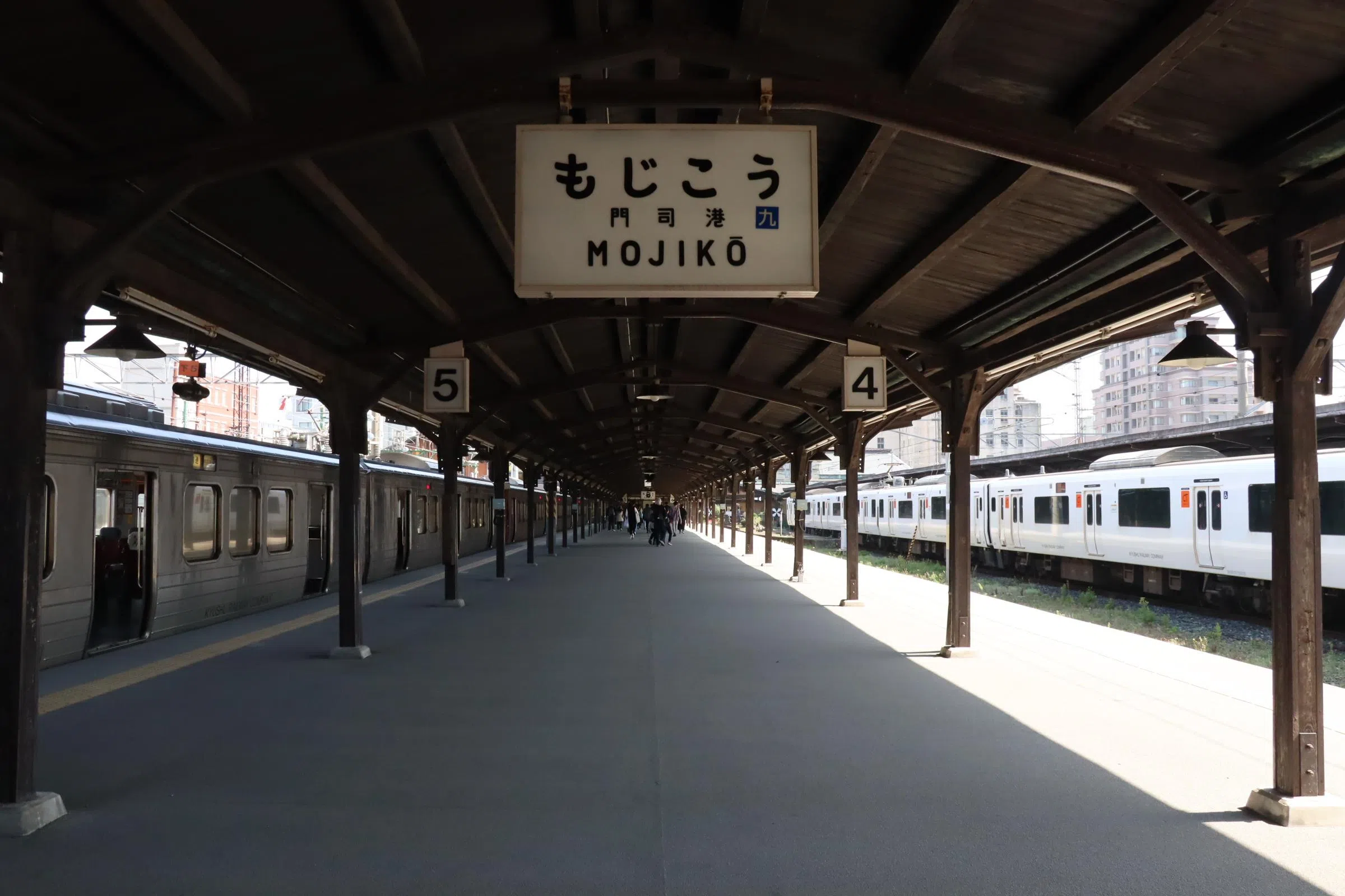 从福冈去门司港最便捷的方式是搭乘JR山阳新干线。（陈芷馨摄）