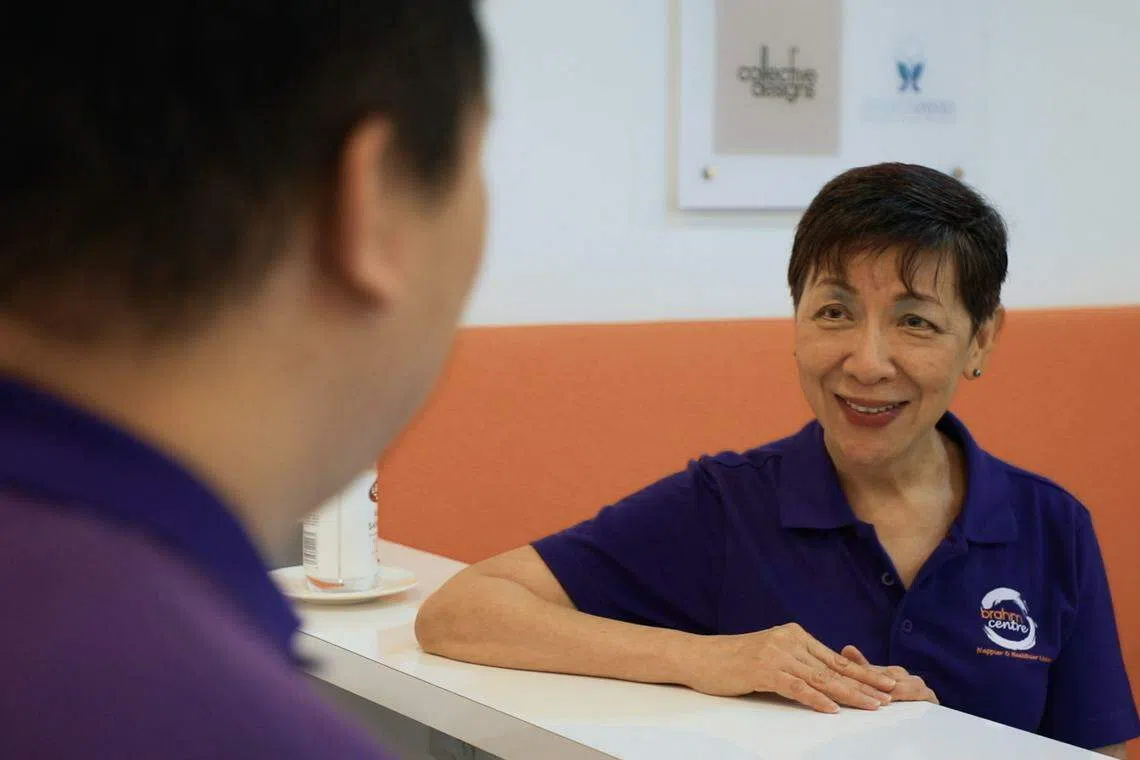 百仁中心创办人创办人周荧柃副教授鼓励父母多关注孩子没留意他们的心里健康是否出现状况。（视频截图）