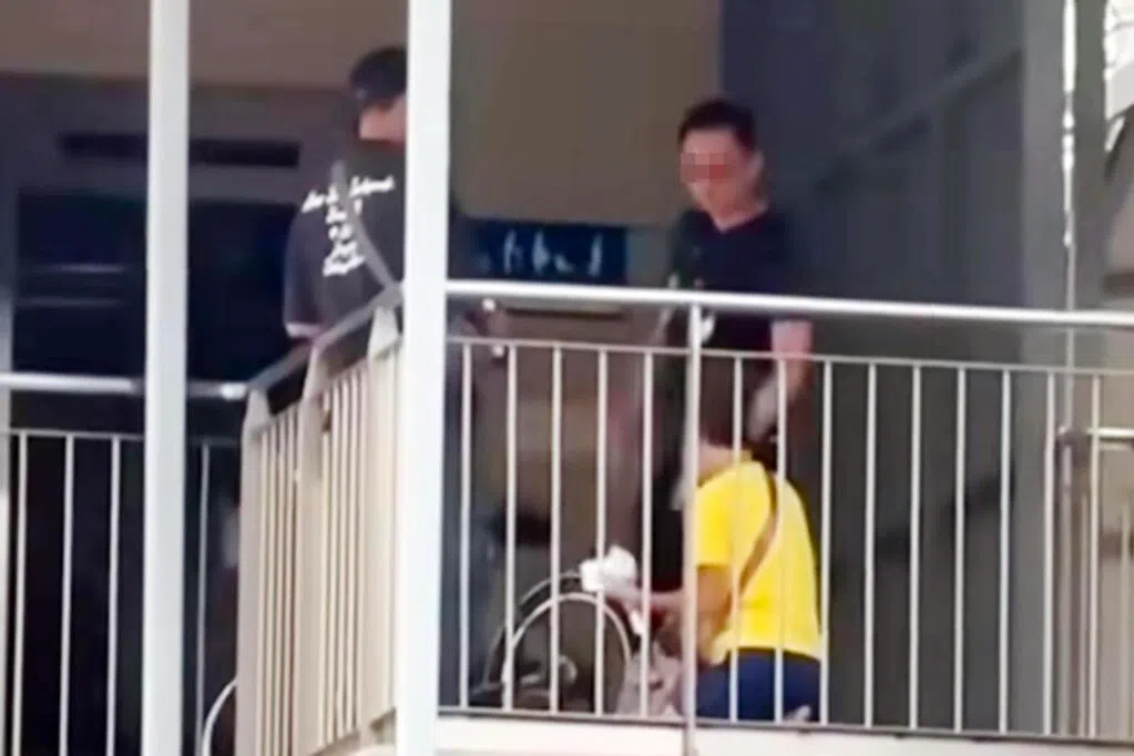 【红蚂蚁】无论是下跪或其他状况 执法者都须懂得应对