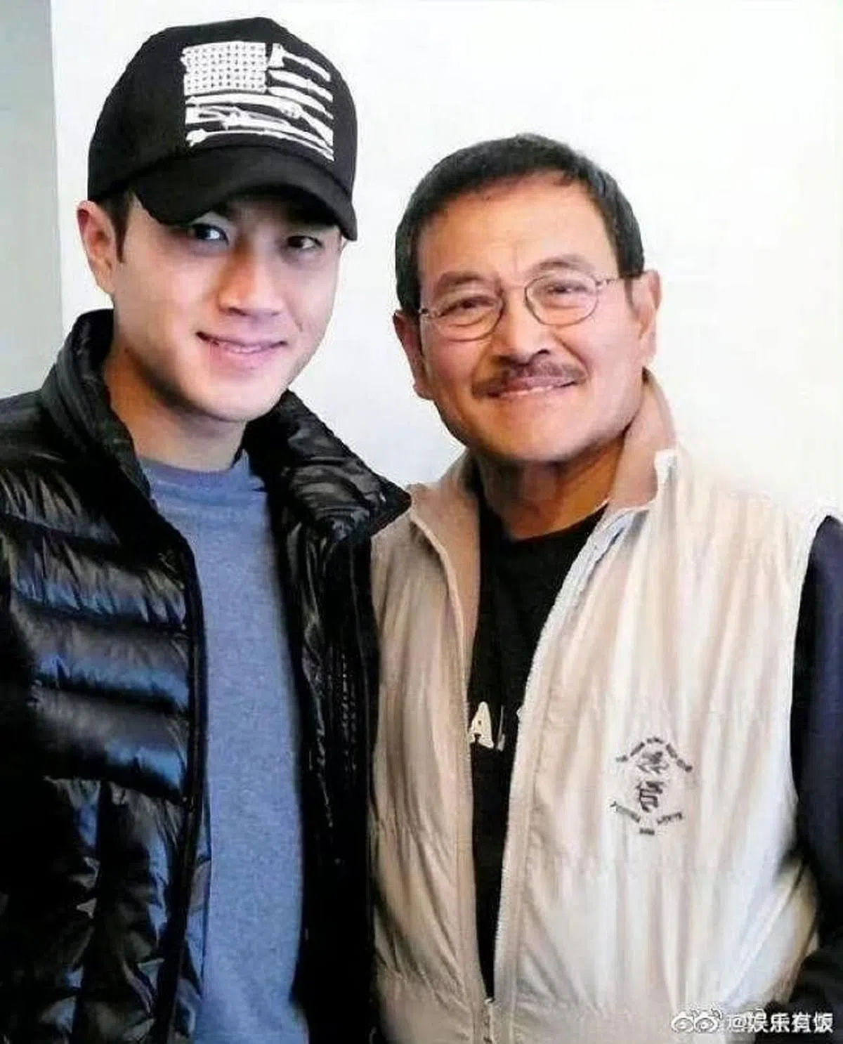 李晓峰与刘恺威恋情曝光，刘丹（右）很开心。（互联网）