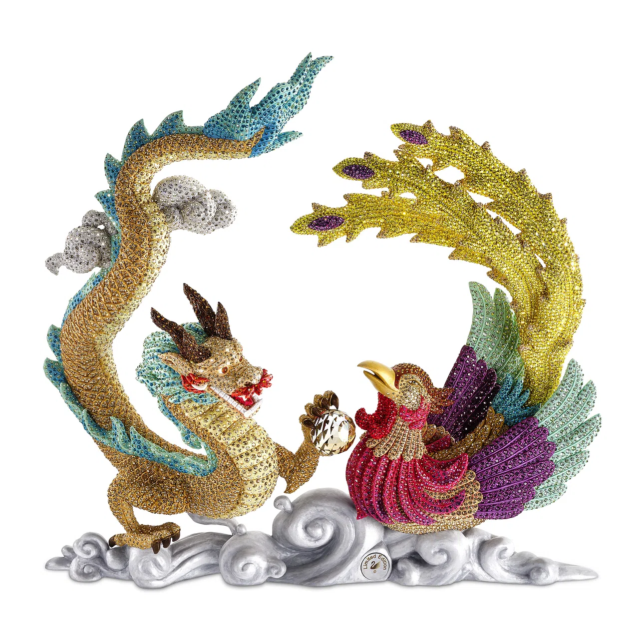 Swarovski华丽的龙凤家居饰品“Crystal Myriad”，表达龙凤呈祥好意头。（品牌提供）