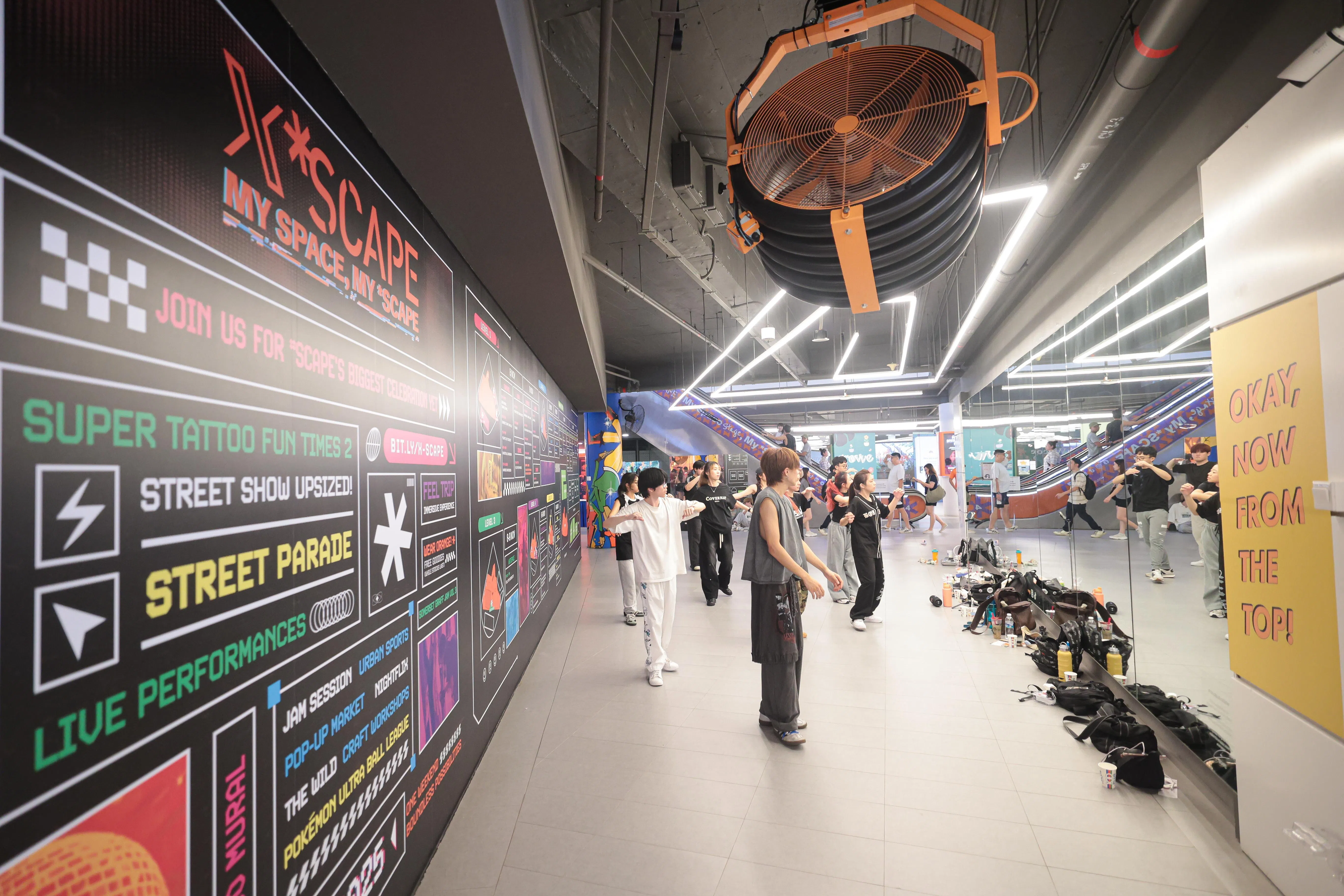 *SCAPE设施一同升级，室内剧场面积增至原来的两倍大，也增加了三成“留白空间”，供青年自由使用。（李冠卫摄）