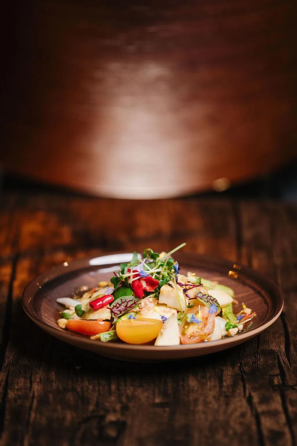 烤青芒果沙拉清新爽口，酸度恰到好处。（餐馆提供）