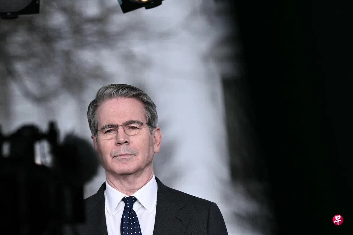 贝森特说，伊朗油轮还有一些悬挂中国国旗的油轮正在通过霍尔木兹海峡，“因此我们知道他们没有在这条海峡布雷”。 （法新社）