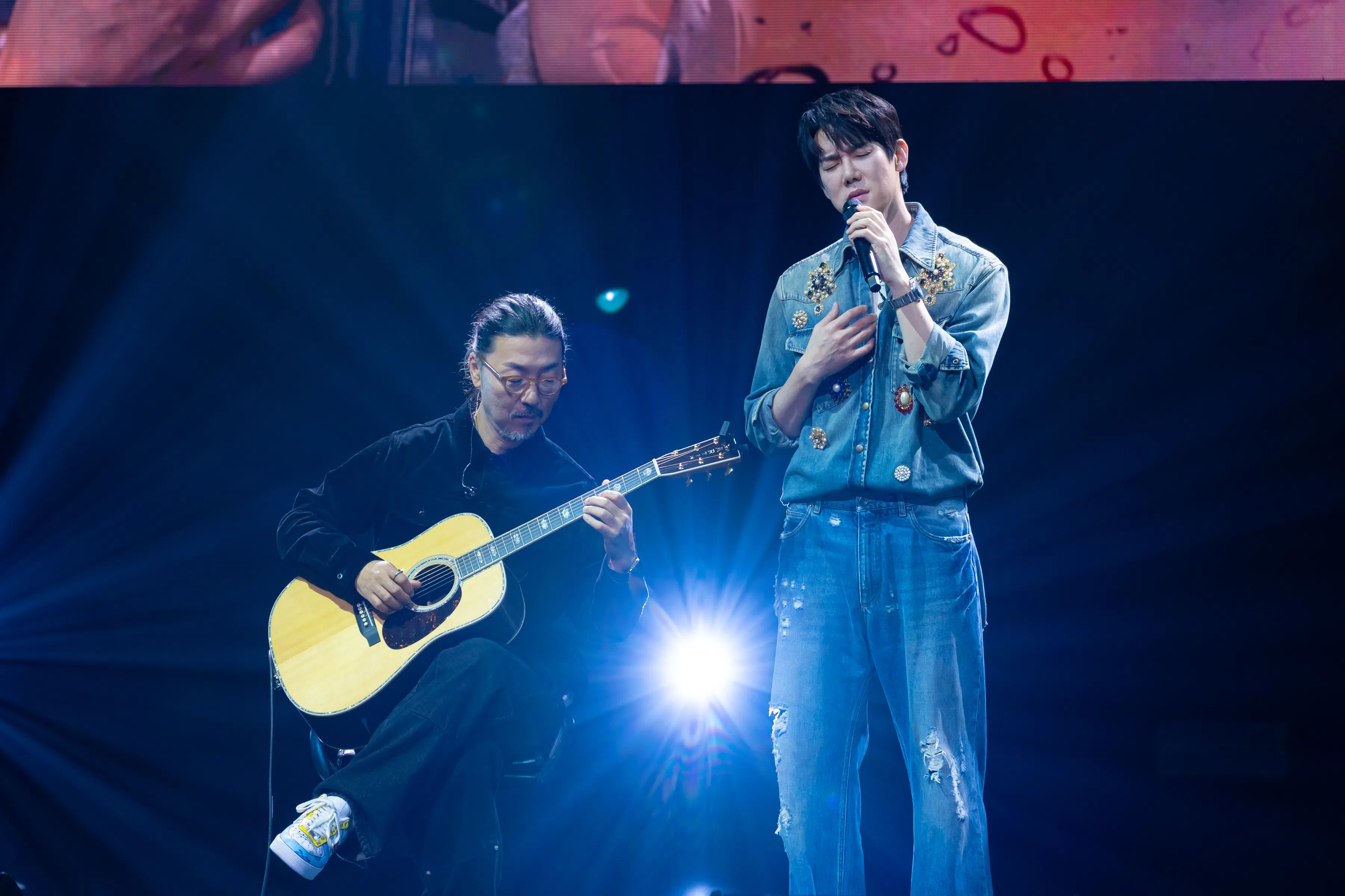 此趟见面会，柳演锡带上与他合作过音乐剧《海德薇》的音乐导演李俊（左）一同巡演。（FriedRice Entertainment提供）