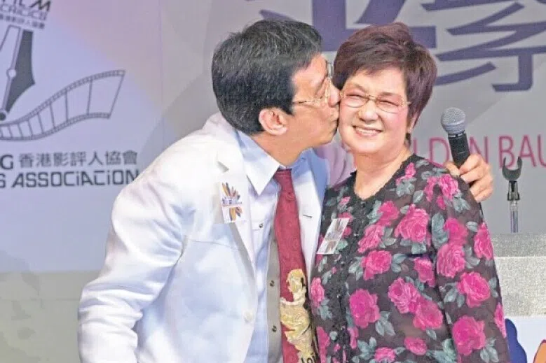 胡枫（左）与太太吕咏荷于1957年结婚，太太是他的初恋情，两人恩爱逾半个世纪。（互联网）