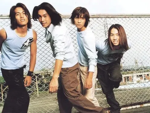 柴智屏制作的第一部偶像剧《流星花园》捧红“F4”言承旭（左起）、朱孝天、周渝民和吴建豪。（互联网）