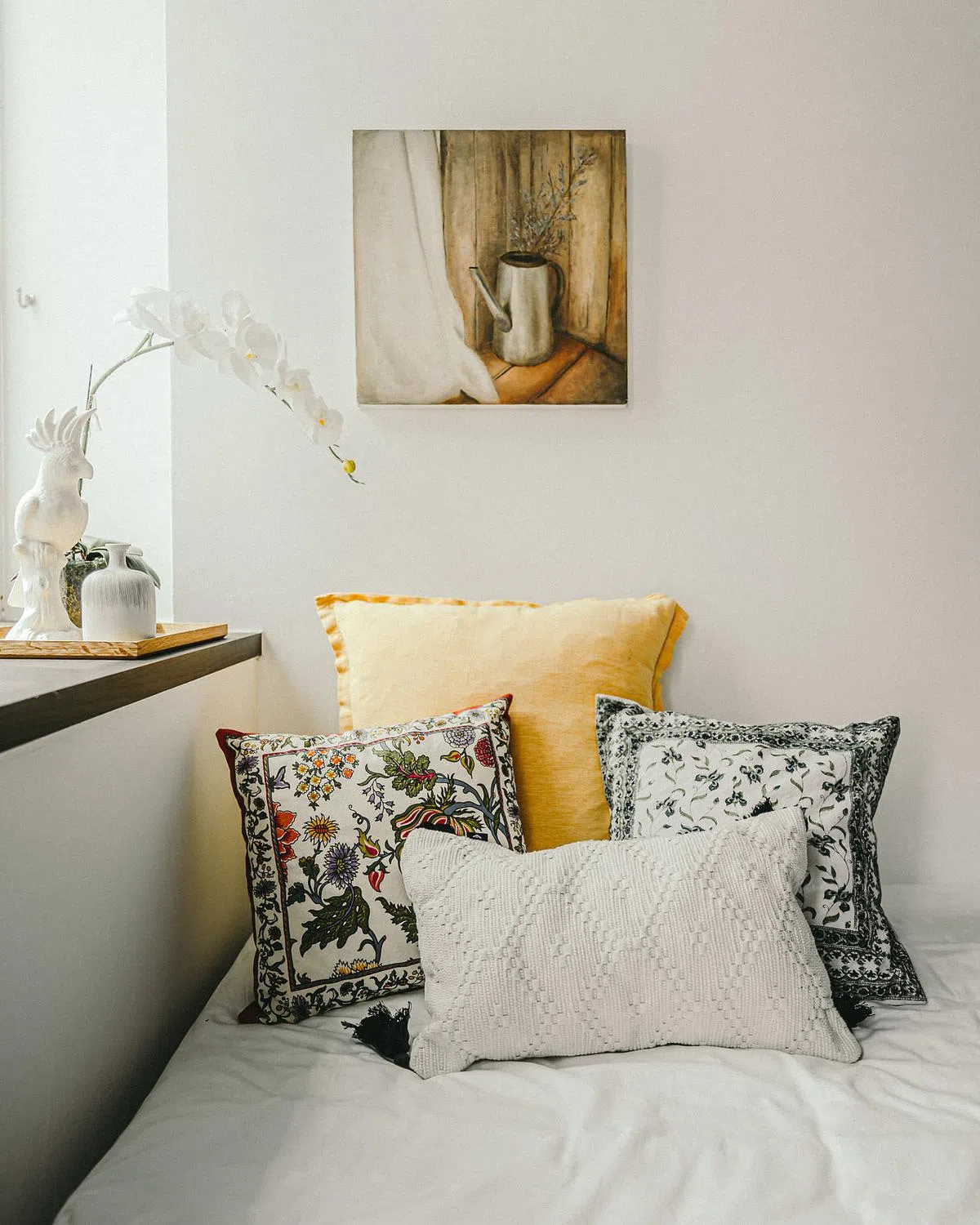 客房选了屋主喜爱的印度风印花图枕头套来装饰。