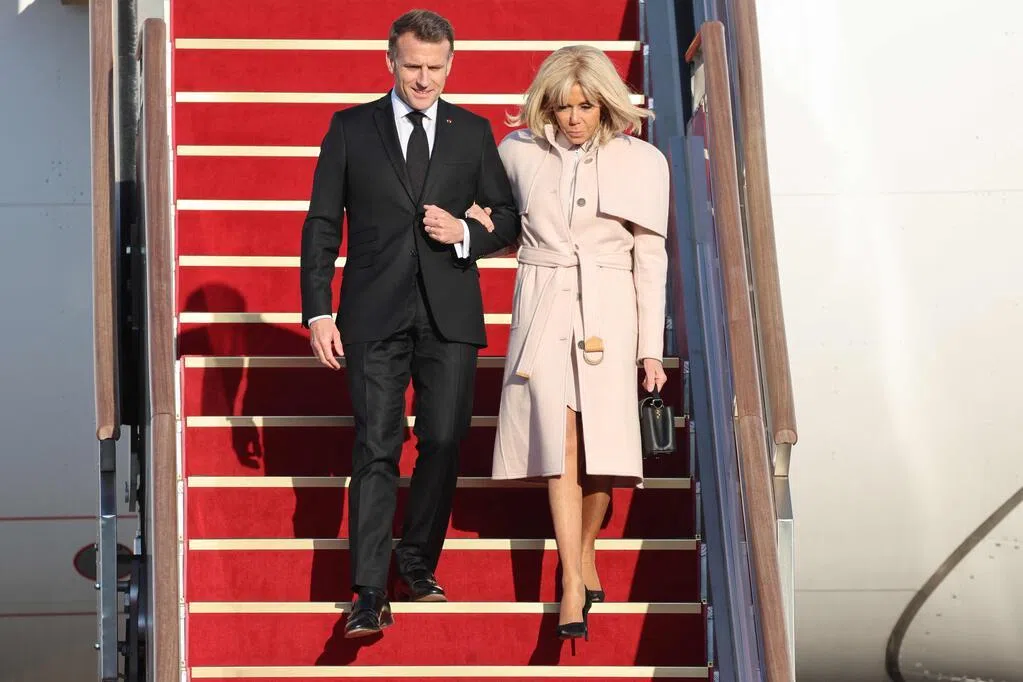 法国总统马克龙说，美国总统特朗普对他婚姻的评论“既不得体也不妥当”。