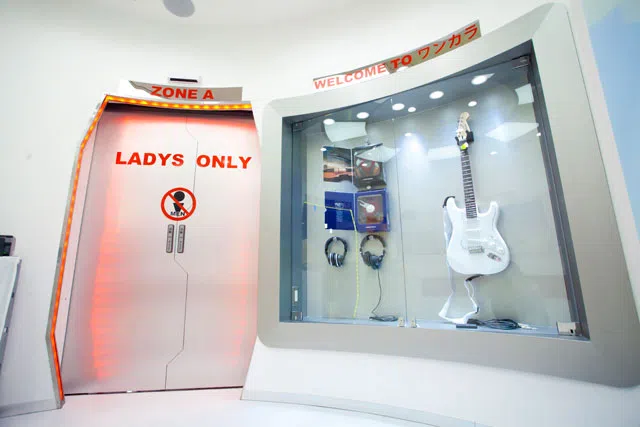 1Kara卡拉OK连锁店为女性顾客设有女性专区，让独身前来的女性可以安心享受唱歌的时间。（取自1Kara网站）