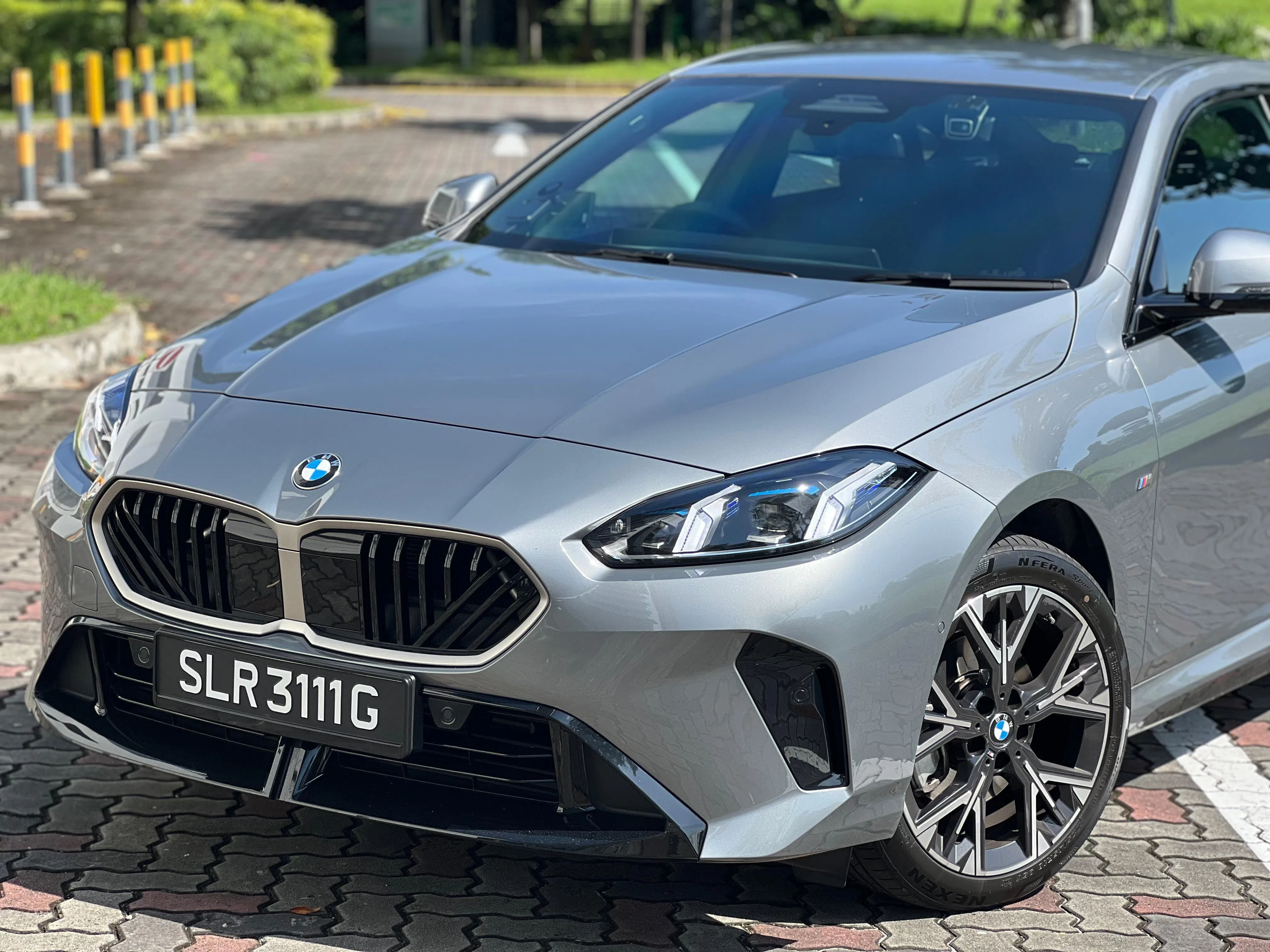 新一代216 Gran Coupé车头线条较上一代更简洁利落，双肾水箱护罩比例收紧。（吴庆康摄）