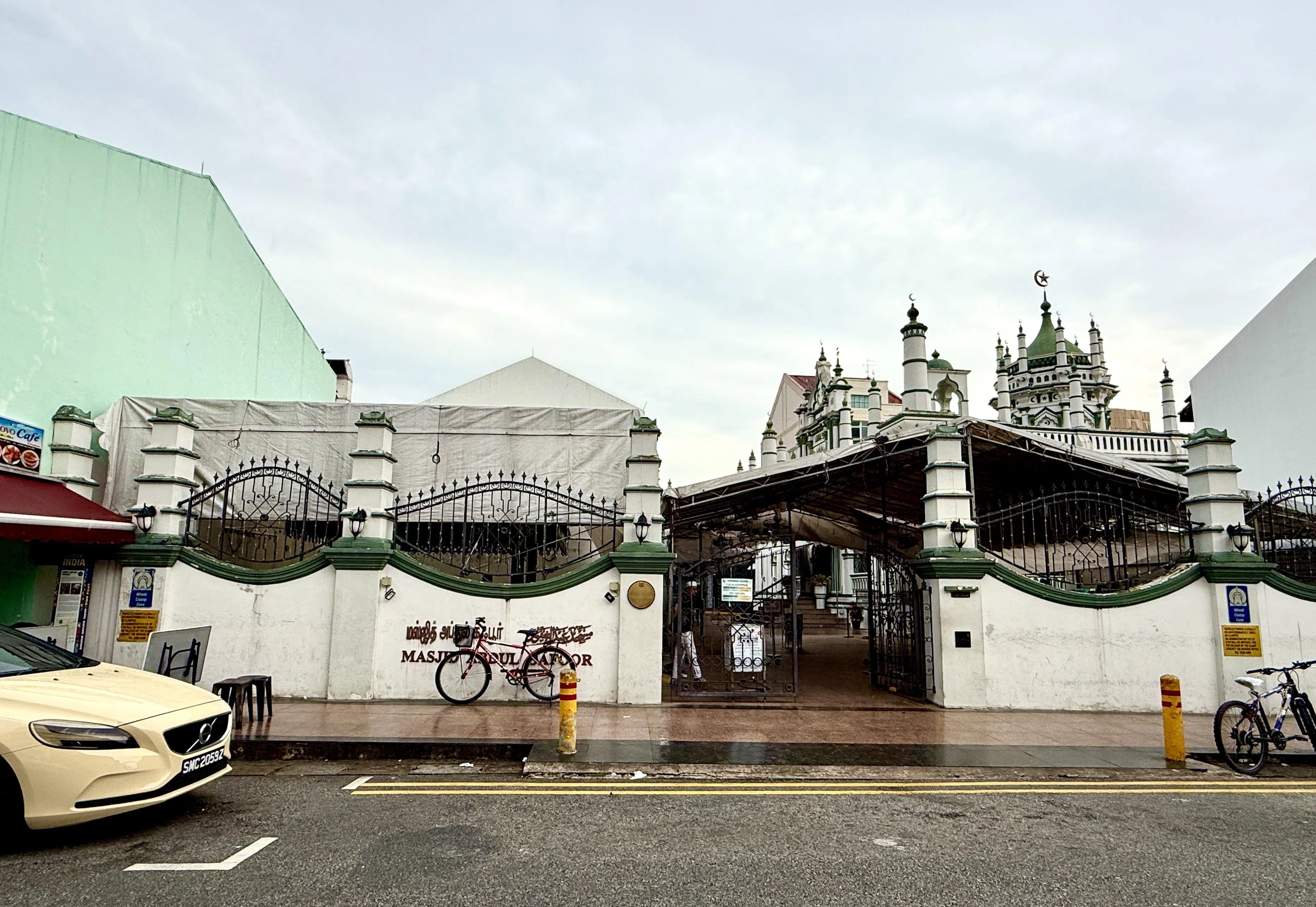 1979年被列为受国家保护的古迹阿都卡夫回教堂，每周六天（星期五除外）在指定时段开放给公众参观。（陈映蓁摄）