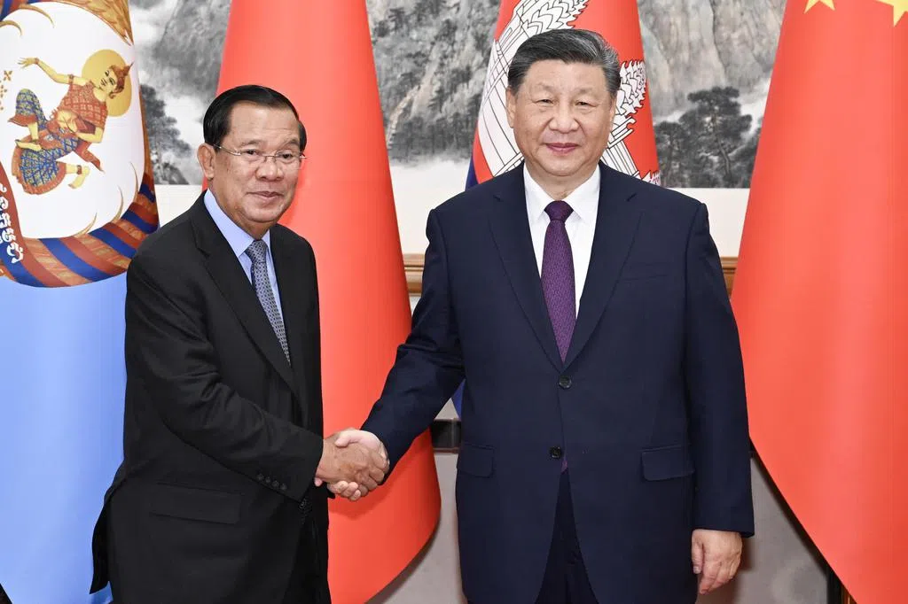 习近平见洪森  吁中柬相互支持巩固铁杆友谊