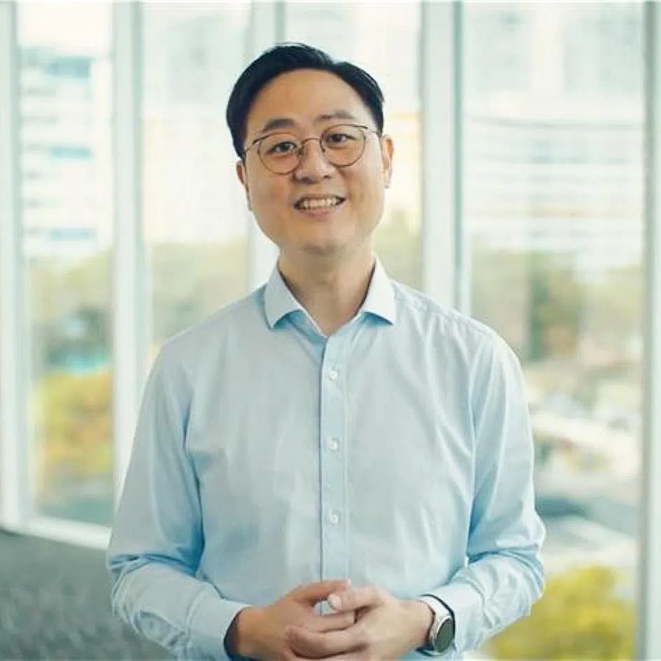 工艺教育局副总裁钟金章将在11月1日出任淡马锡理工学院候任校长兼总裁，并于12月25日正式接替林国伟。（取自李智陞脸书）