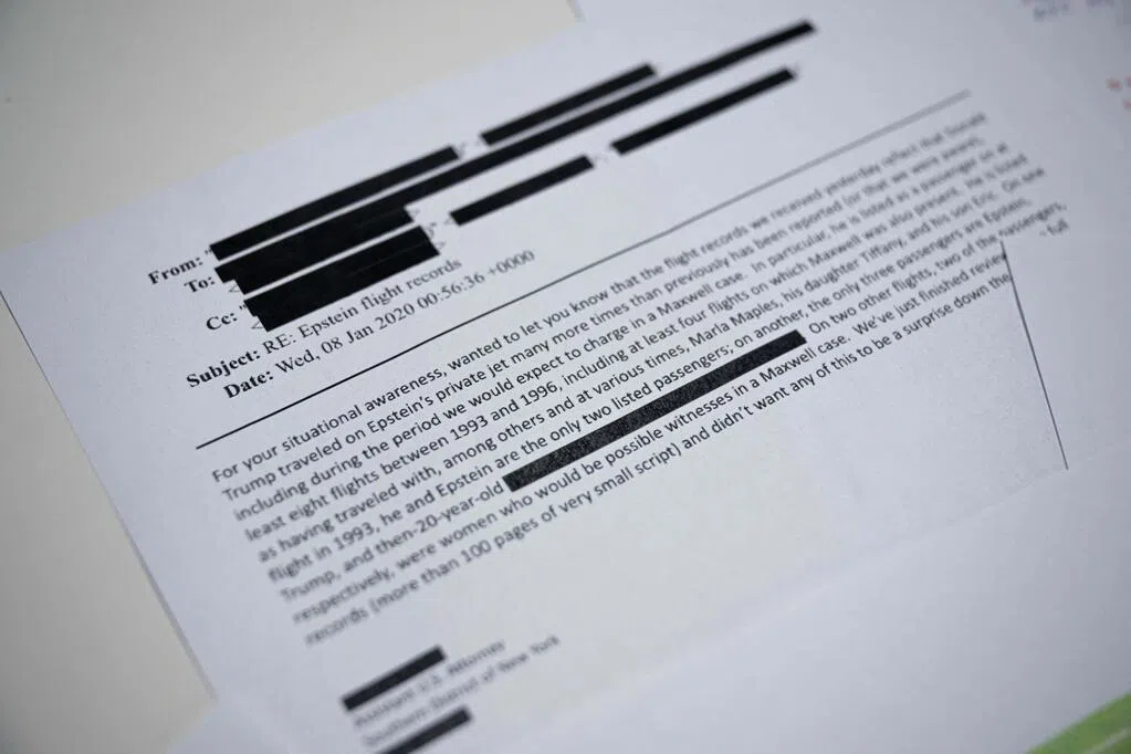 电邮记录显示特朗普八次乘坐爱泼斯坦私人飞机