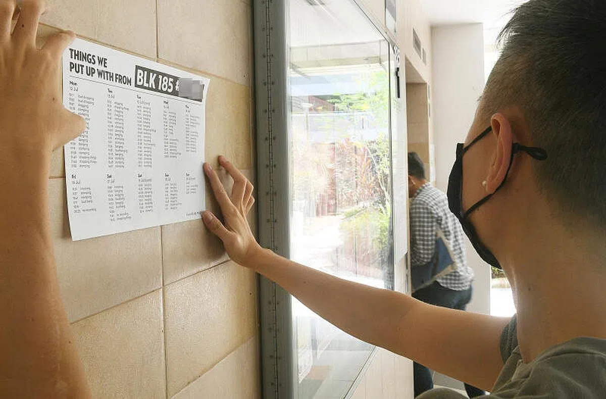 郭先生上个月将告示贴在底层电梯处。