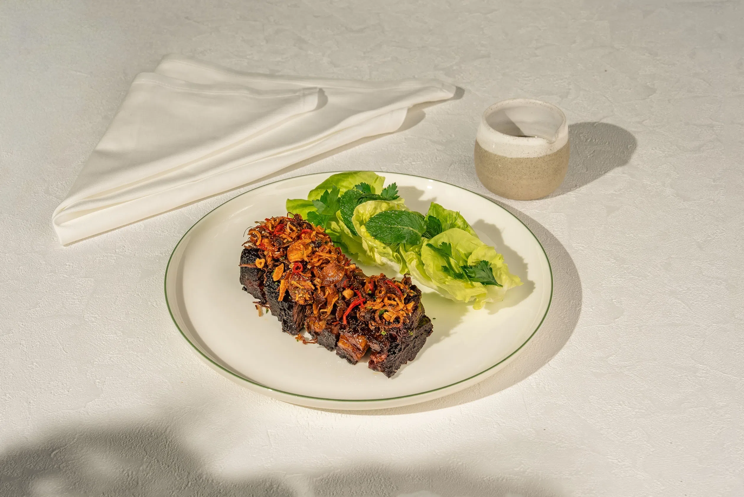 印尼风味酱烤和牛肉，散发东南亚风情。（餐馆提供）