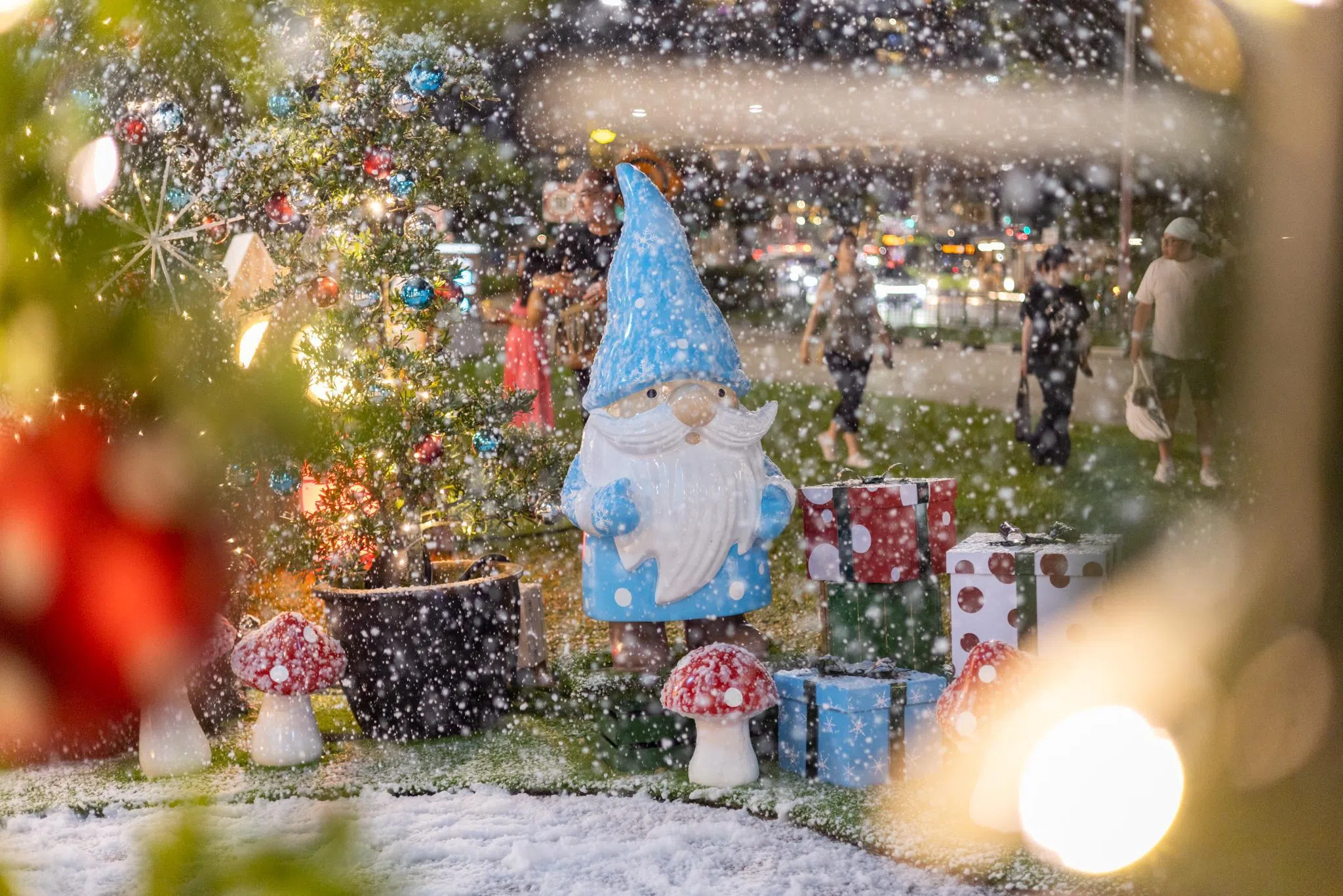 东陵坊的小矮人，每天都能看到“雪花秀”。（东陵坊提供）