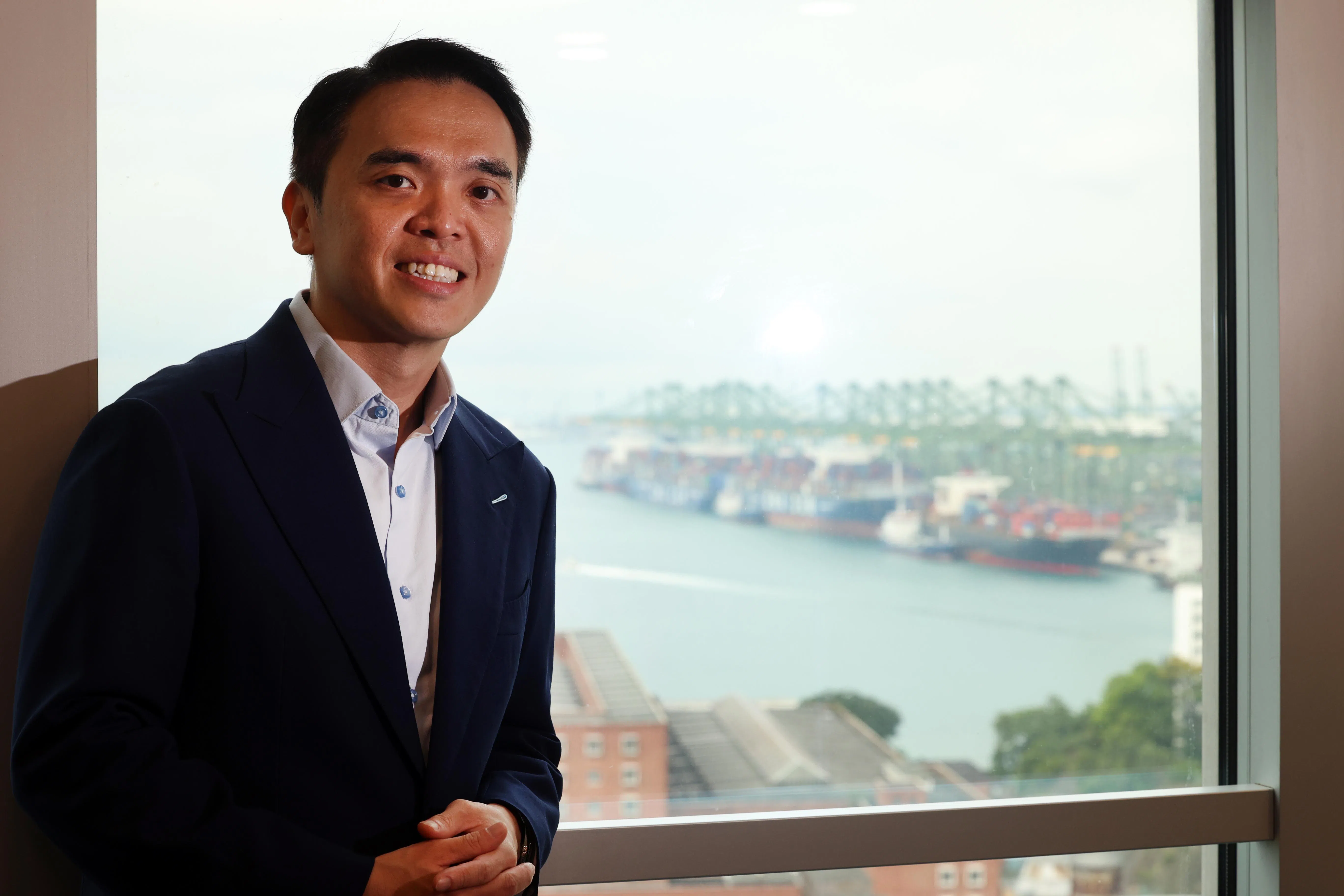 海事局局长洪伟强说：“对新加坡而言，成功不只是看港口吞吐量，还包括运作效率，以及在像这样充满不确定性的环境下，依然维持可靠性的能力。”  （邝启聪摄）