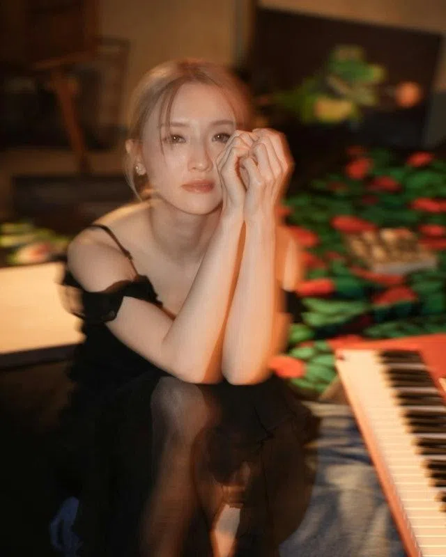 林欣彤去年9月深夜直播崩溃求救，引起全网关注。（互联网）