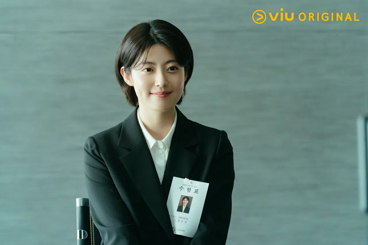 南志铉以短发造型诠释职场新鲜人角色。（Viu提供）